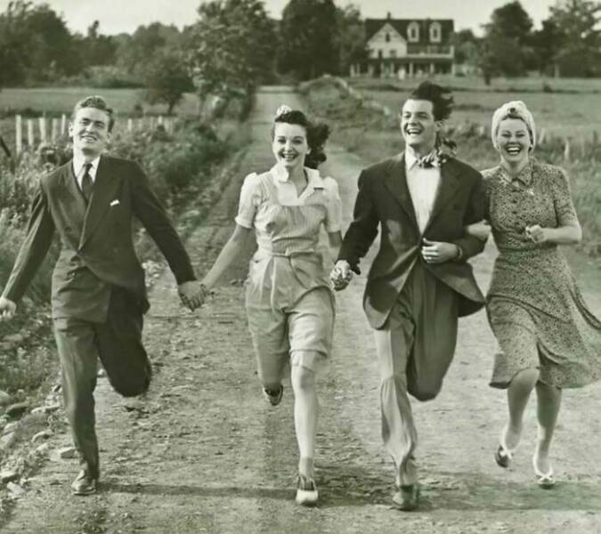 Happiness Captured: Wholesome Images To Lift Your Mood