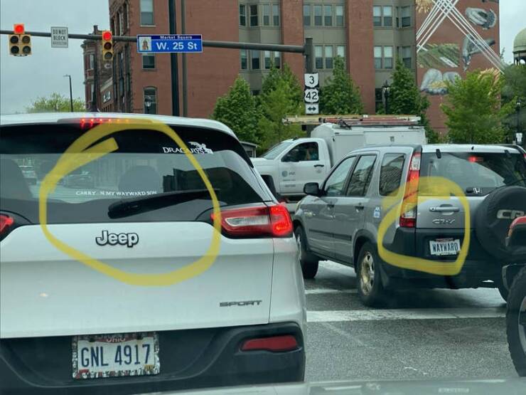 Hilarious Coincidences Captured At The Perfect Moment