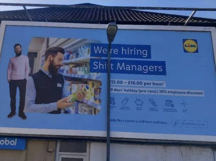 Hilarious Coincidences Captured At The Perfect Moment Hilarious Coincidences Captured At The Perfect Moment