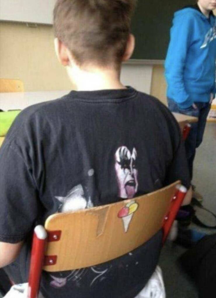 Hilarious Coincidences Captured At The Perfect Moment Hilarious Coincidences Captured At The Perfect Moment