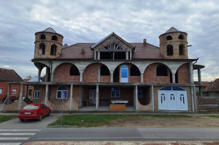 Hilariously Bad Construction Fails That Defy Logic