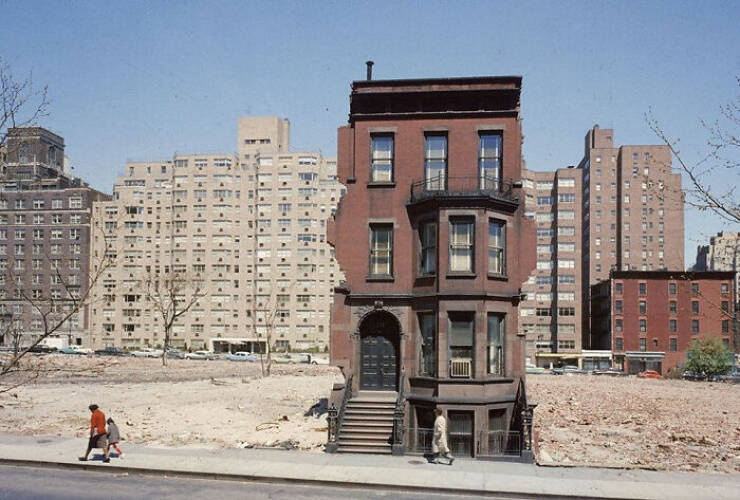 Dystopian Cityscapes That Look Fictional But Aren’t