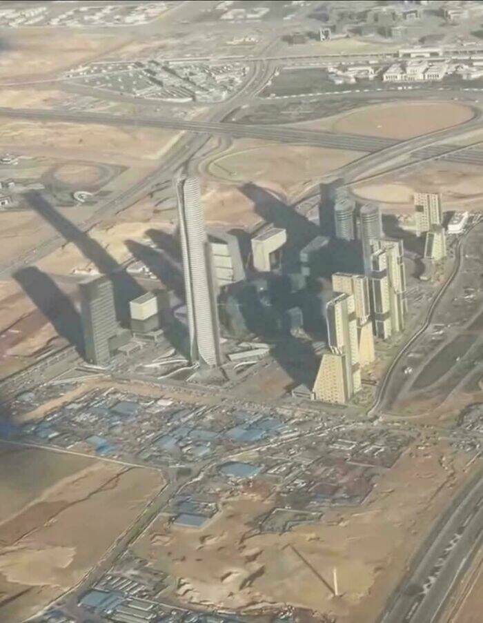 Dystopian Cityscapes That Look Fictional But Aren’t