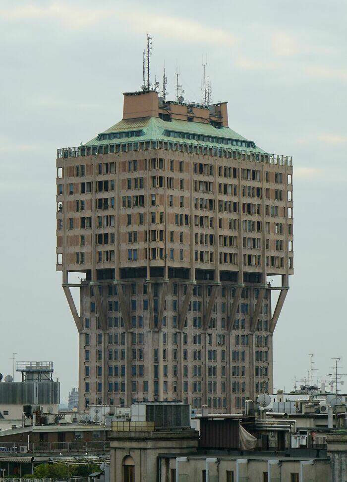 Dystopian Cityscapes That Look Fictional But Aren’t