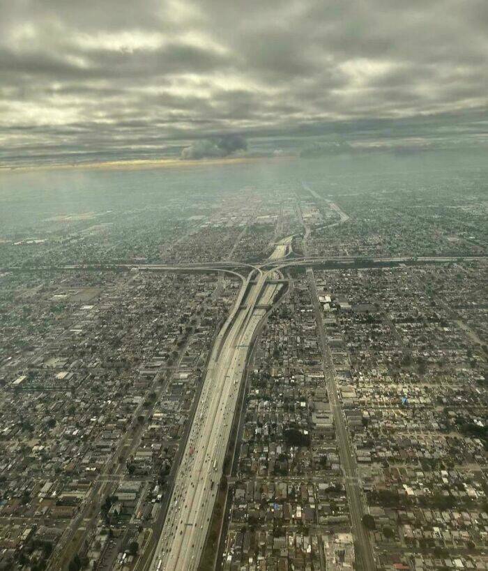 Dystopian Cityscapes That Look Fictional But Aren’t