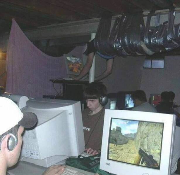 Chaotic Photos That Only Make Sense On The Internet