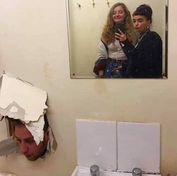 Chaotic Photos That Only Make Sense On The Internet