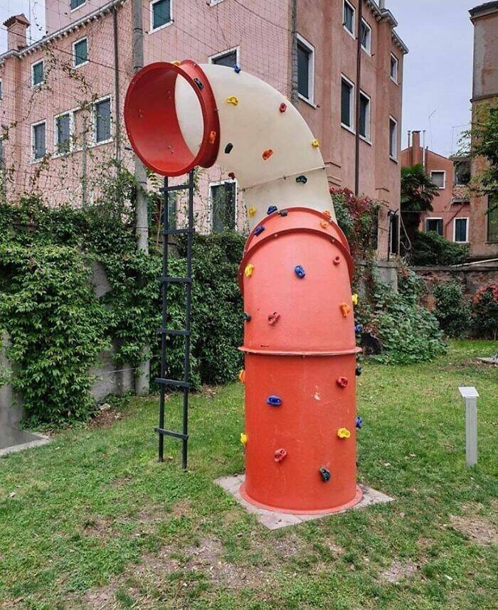 Chaotic Photos That Only Make Sense On The Internet