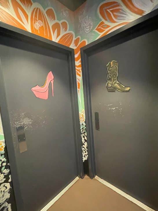 Toilets Don’t Need Genders This Dramatic Toilets Don’t Need Genders This Dramatic