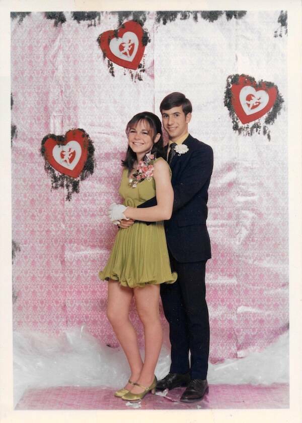 Retro Vibes, Modern Cringe