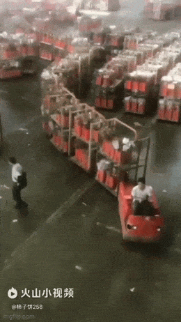 https://img.izismile.com/img/img15/20250524/gifs/daily_gifdump_5010_08.gif