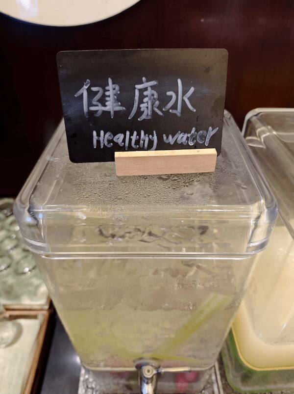 Signs All Around, Meaning Nowhere Signs All Around, Meaning Nowhere