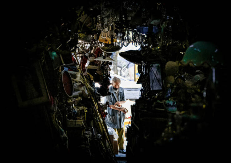 Little Things That Quietly Say ‘I Was Raised Poor’