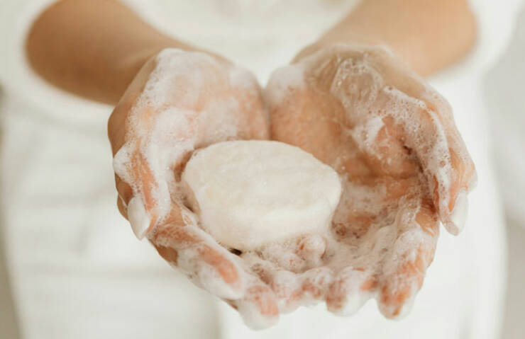 Little Things That Quietly Say ‘I Was Raised Poor’