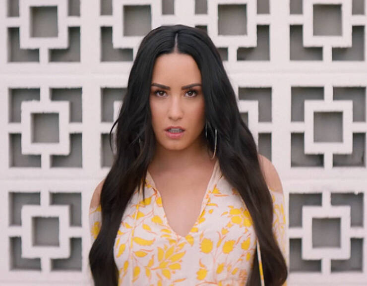 People Who Knew Celebs Before They Were Famous Spill the Tea