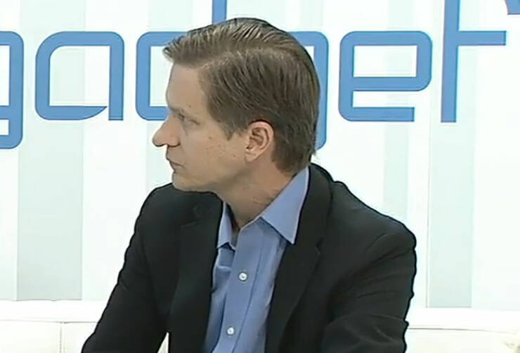 People Who Knew Celebs Before They Were Famous Spill the Tea