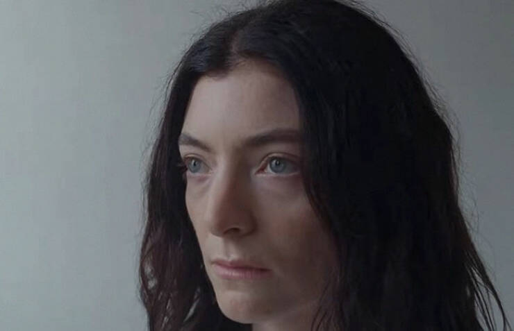 People Who Knew Celebs Before They Were Famous Spill the Tea