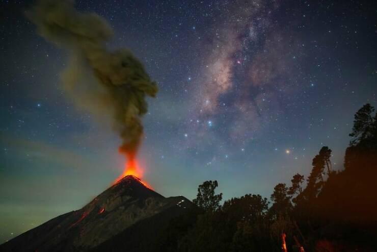Stunning Milky Way Photos That Captivate The World