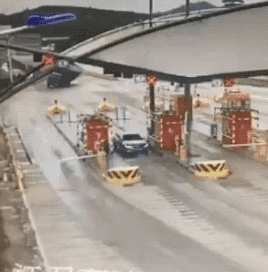 GIFs Fire Back At Fails