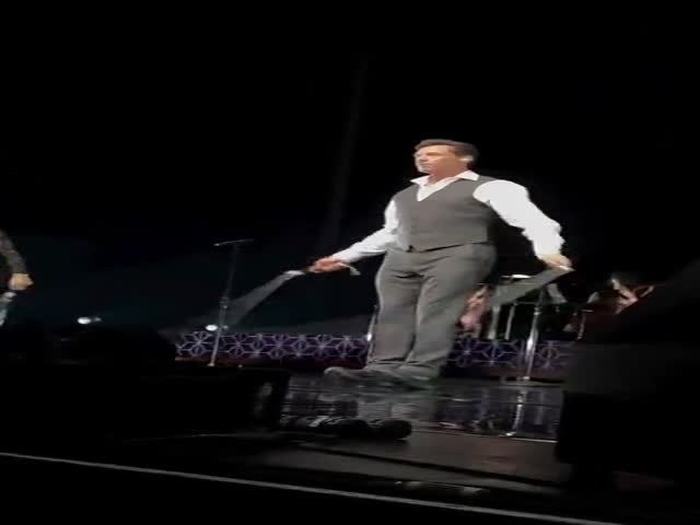 Hugh Jackman Has Finally Perfected His Jump Rope Choreography For His Concerts