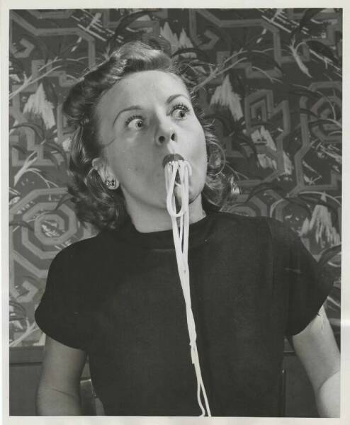Old-School Photos That Remind Us We Had Style Before Smartphones