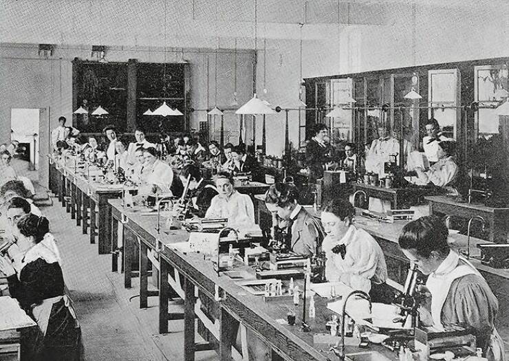 Victorian Photos That Reveal a World Long Gone