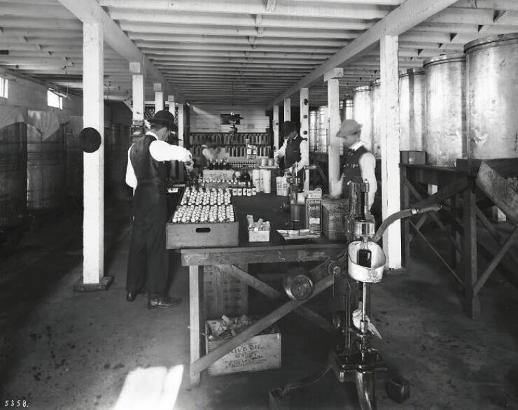 Hard Work, Honest Faces: Vintage Photos from America’s Job Sites