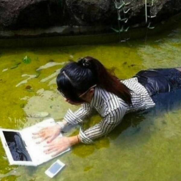 Photos So Bizarre Your Brain Will Buffer Mid-Scroll