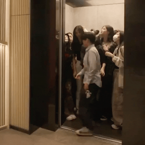 Things You Should Absolutely Not Say In Elevators