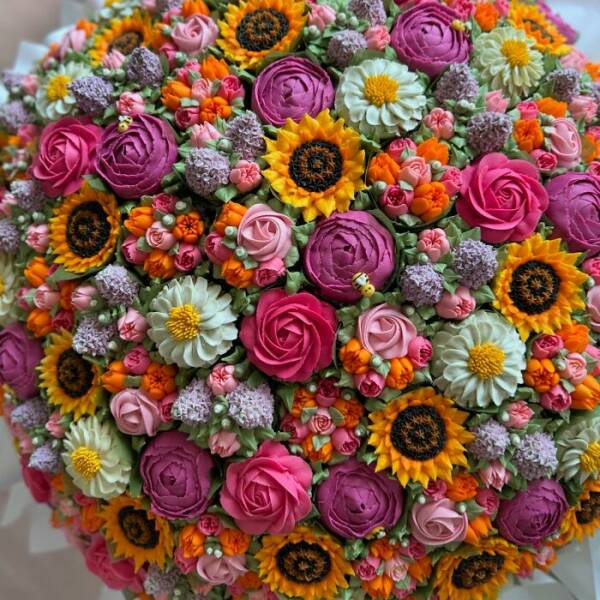 Edible Blossoms: Cupcakes Turned Into Art