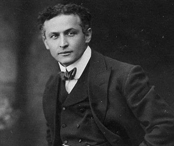 Historical Figures Who Were Surprisingly Hot By Today’s Standards