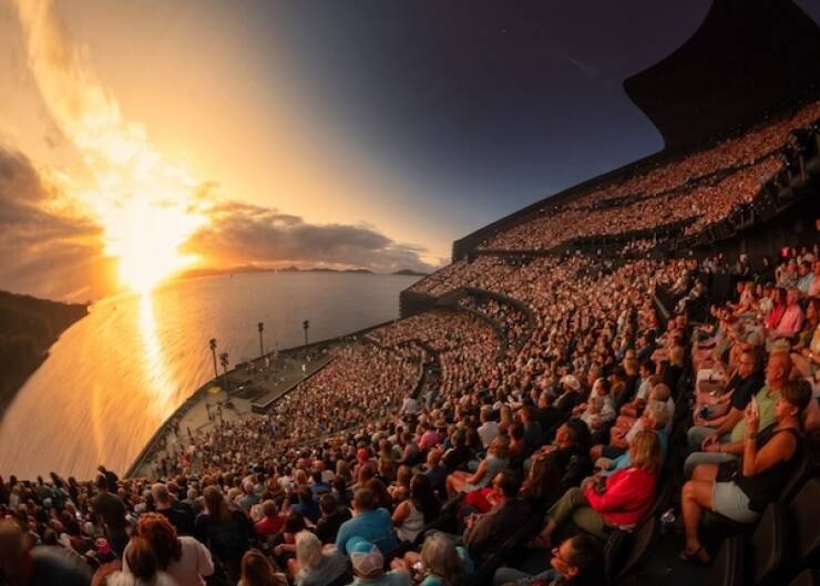 Kenny Chesney Lights Up the Vegas Sphere with Jaw-Dropping Visuals