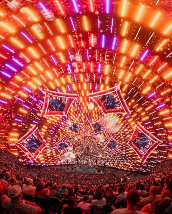 Kenny Chesney Lights Up the Vegas Sphere with Jaw-Dropping Visuals