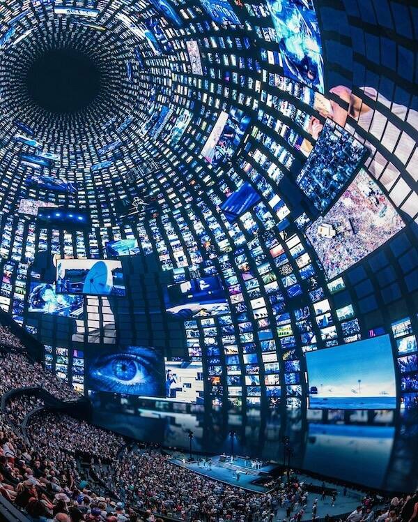 Kenny Chesney Lights Up the Vegas Sphere with Jaw-Dropping Visuals