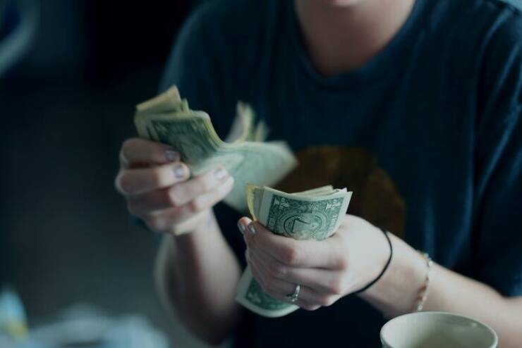 What It’s Really Like to Date Someone Filthy Rich