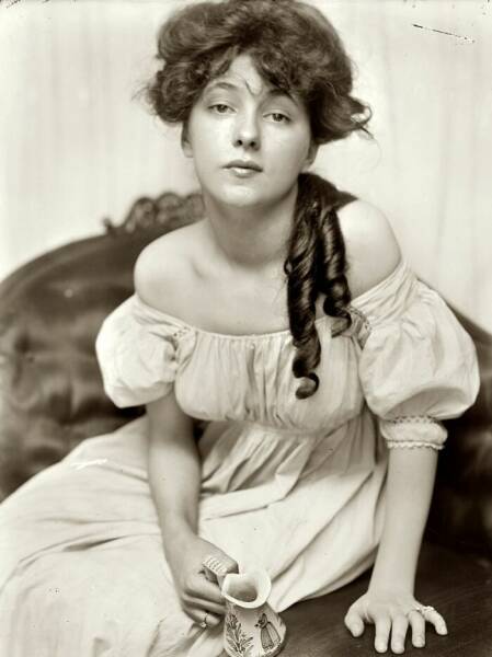 Grace and Grit: 1900s Women in Vintage Glamour