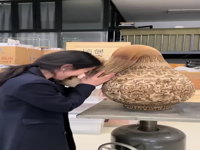 Flexible Paper Sculptures Made By Using Honeycomb Structures