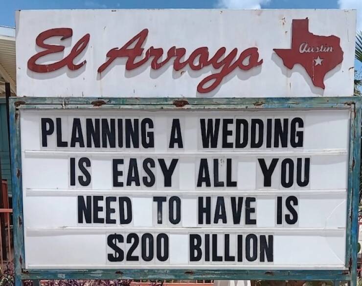 Hilarious El Arroyo Signs That Always Hit the Spot