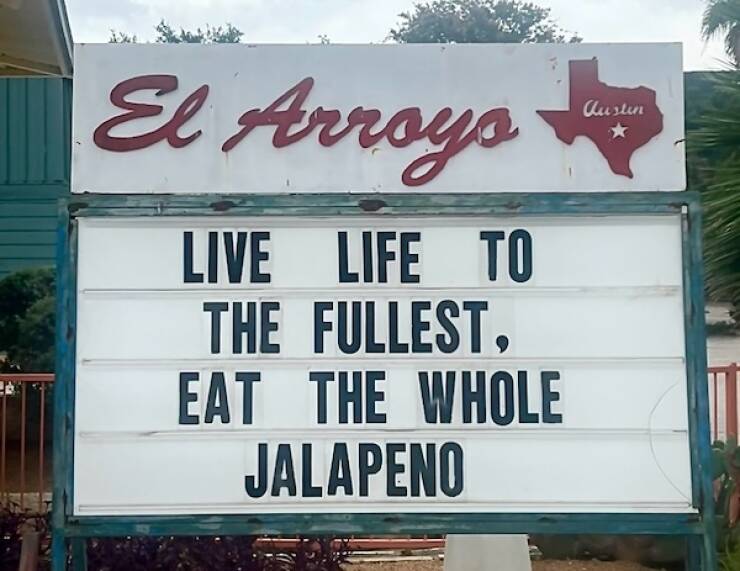 Hilarious El Arroyo Signs That Always Hit the Spot