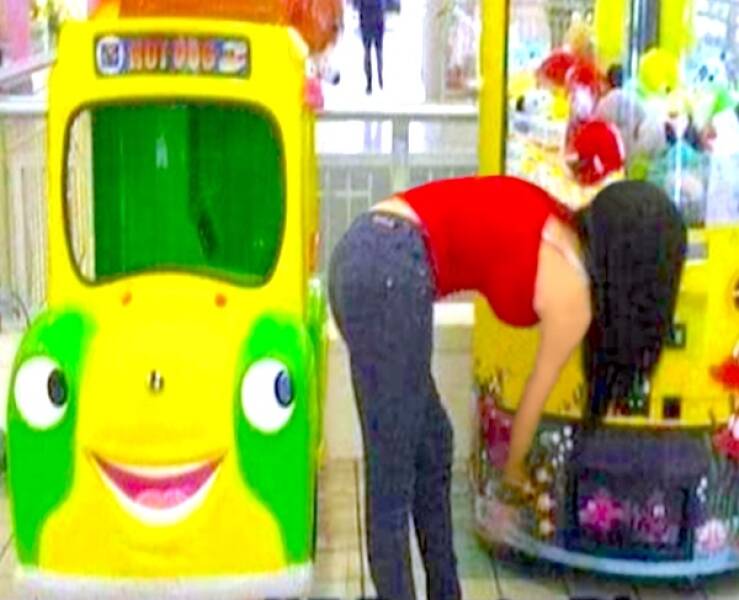 The Internet’s Strangest Snapshots