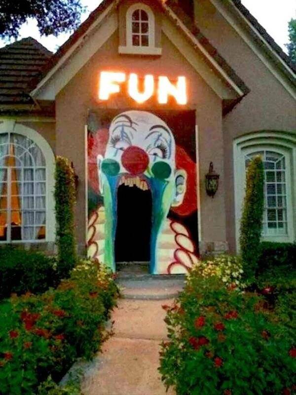 The Internet’s Strangest Snapshots