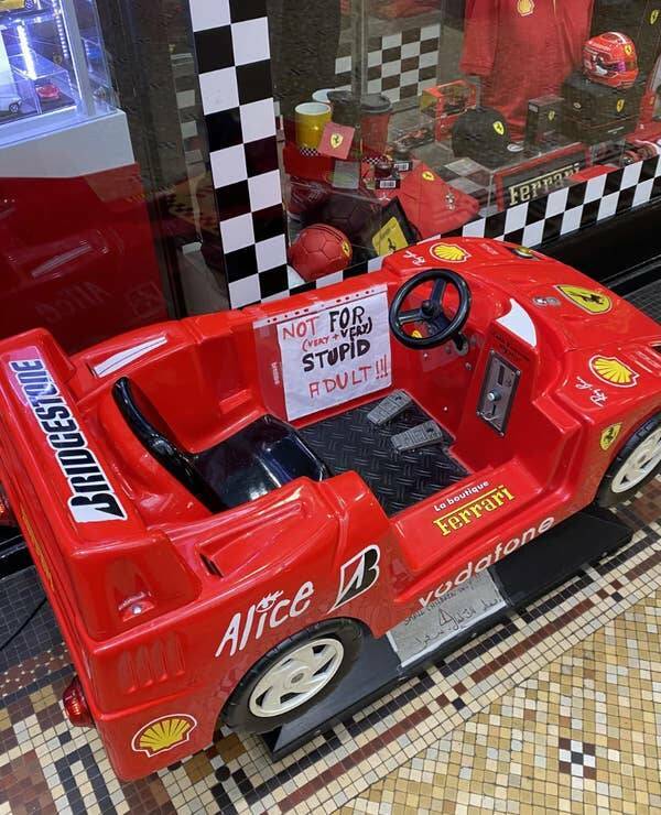 Witty Signs That Deserve a Slow Clap