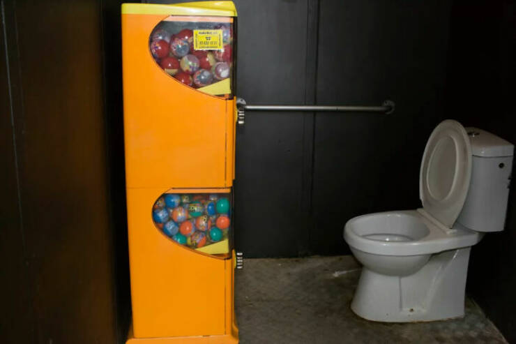 Life, Unscripted: Candid Street Shots