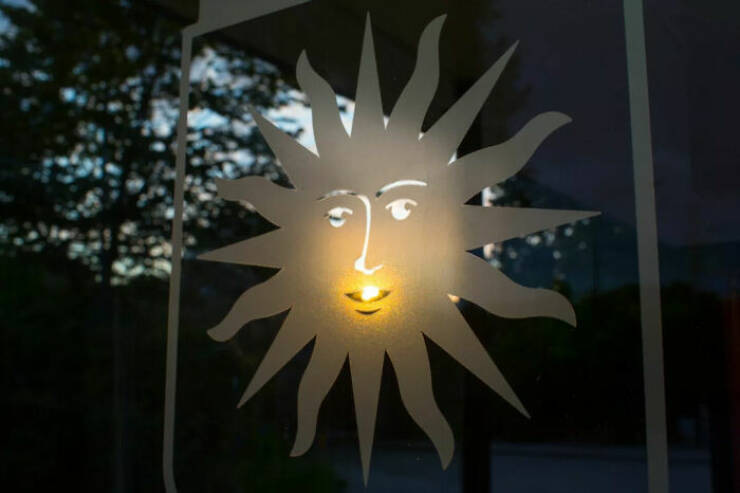 Life, Unscripted: Candid Street Shots