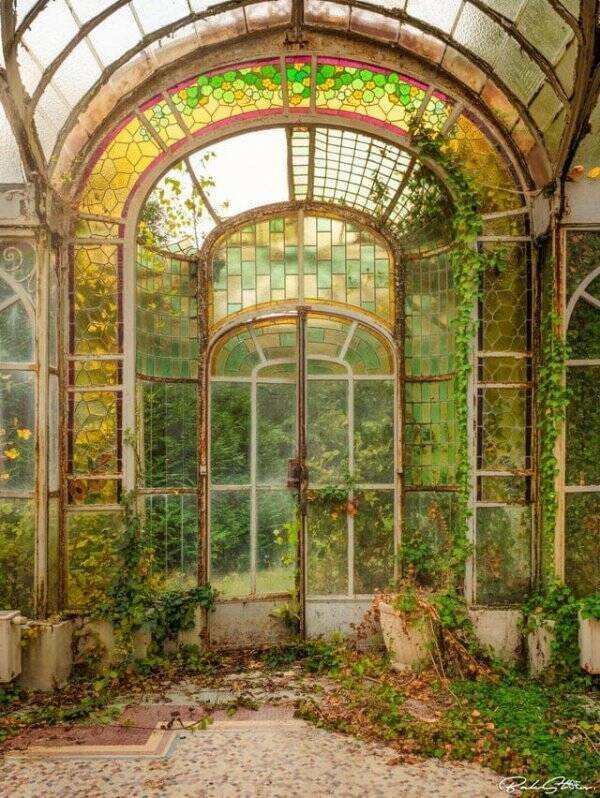 Hauntingly Beautiful Abandoned Spaces