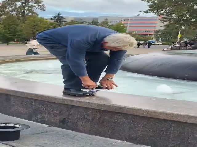 Guinness World Record for the Smallest Functional Bicycle (8.4 cm)