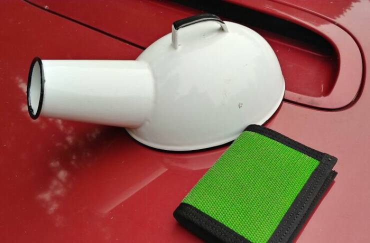 Internet Detectives Solving the Mysteries of Antique Objects