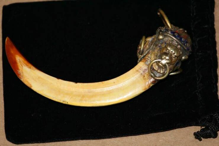 Internet Detectives Solving the Mysteries of Antique Objects