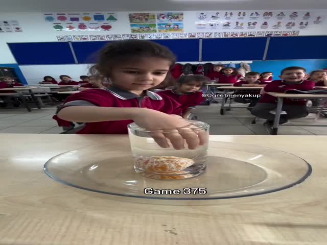 A Teacher Challenged Students to Remove the Mandarin From the Glass Without Spilling
