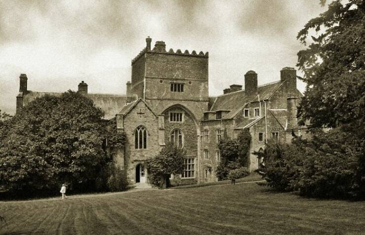 The World’s Most Haunted Spots and Their Dark Secrets